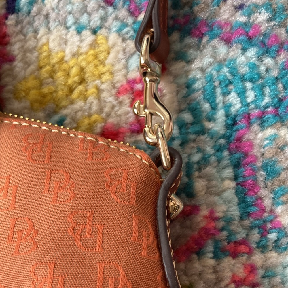 Dooney & Bourke crossbody purse - Picture 4 of 11